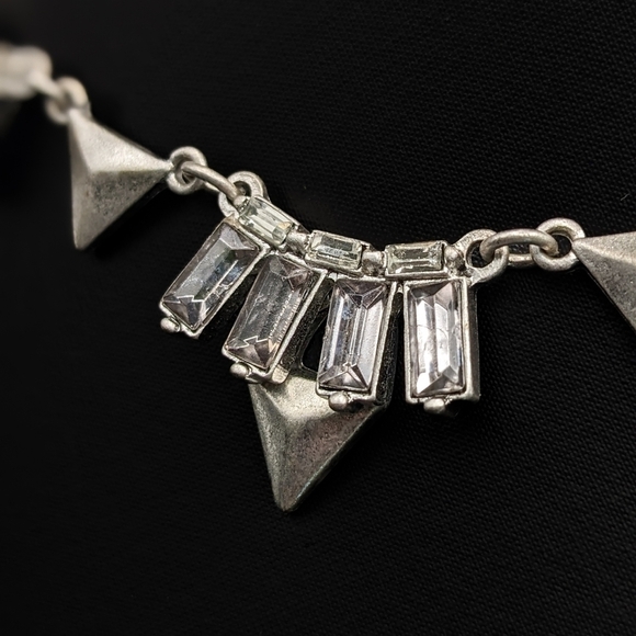 GEOMETRIC Statement Necklace With Arrowheads And Crystal Rhinestones - Picture 3 of 7